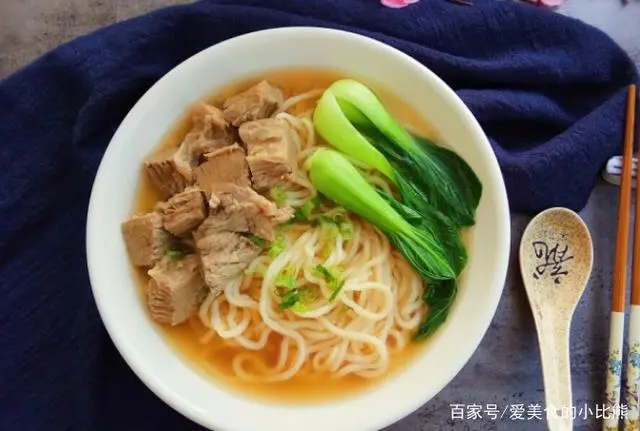 排骨海鲜粥潮汕美食_海鲜排骨砂锅粥_排骨海鲜粥的做法